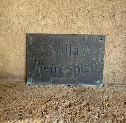 Le Plein Soleil , Charme Et