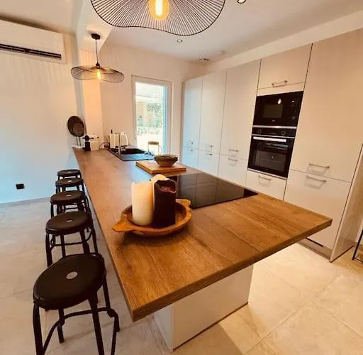 Le Plein Soleil , Charme Et Βίλα *